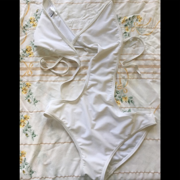 White boohoo Monokini - Picture 2 of 2